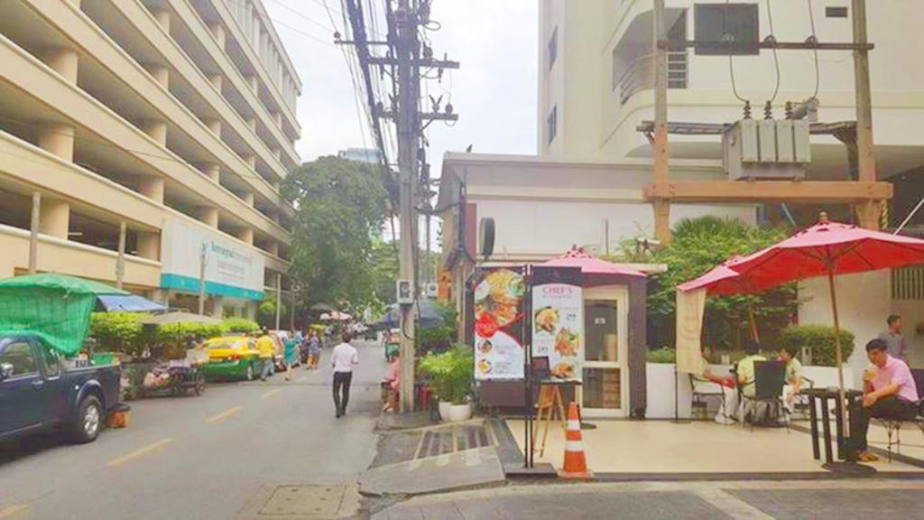First 1 Boutique Hostel At Sukhumvit 1 Bangkok Exterior photo