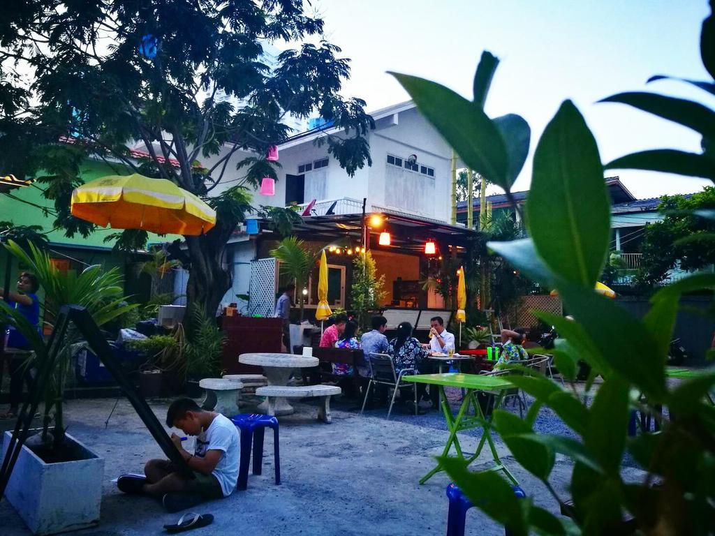 First 1 Boutique Hostel At Sukhumvit 1 Bangkok Exterior photo