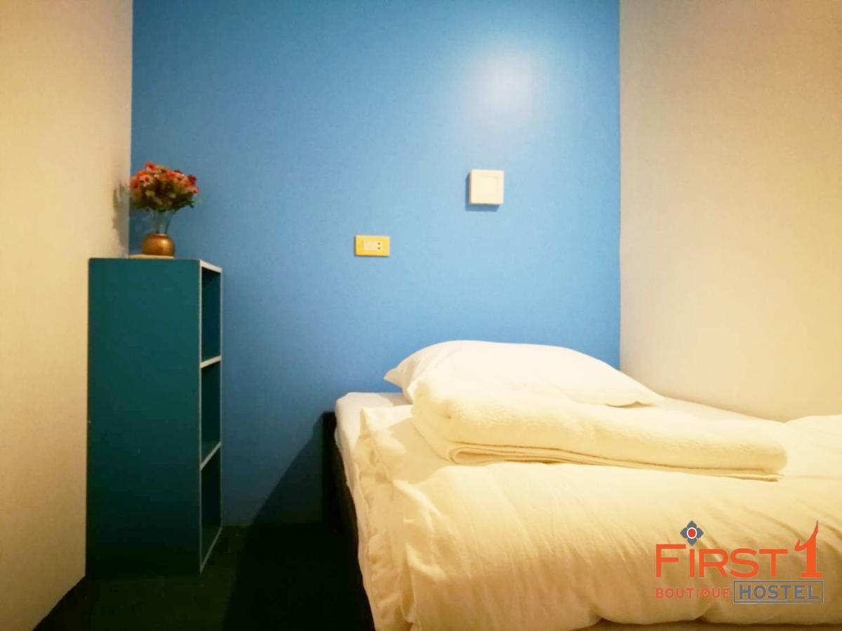 First 1 Boutique Hostel At Sukhumvit 1 Bangkok Exterior photo