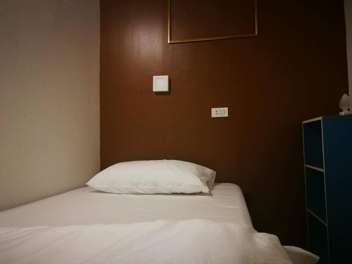 First 1 Boutique Hostel At Sukhumvit 1 Bangkok Exterior photo